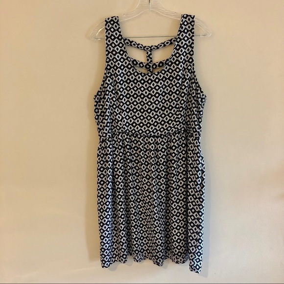 Xhilaration Dresses & Skirts - Xhilaration Plus Size Black and White Ikat Pattern Sleeveless Mini Dress